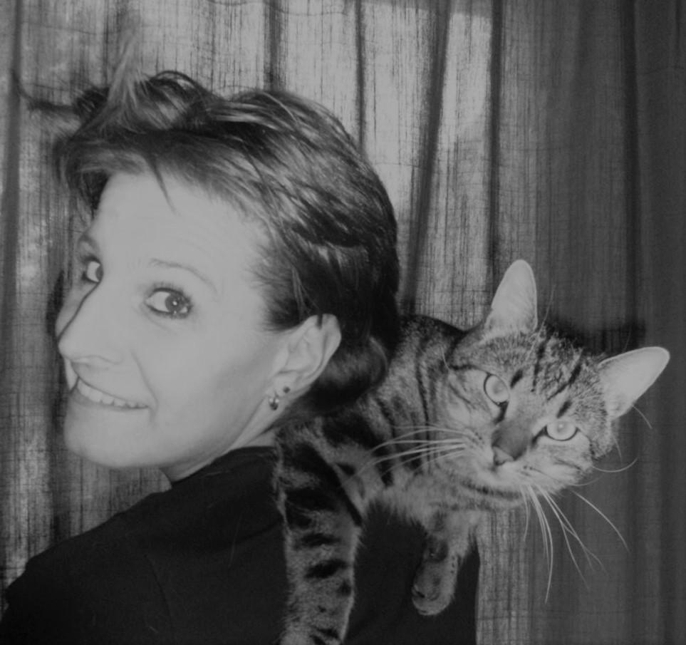 Mag. Birgit Kopschar mit Katze