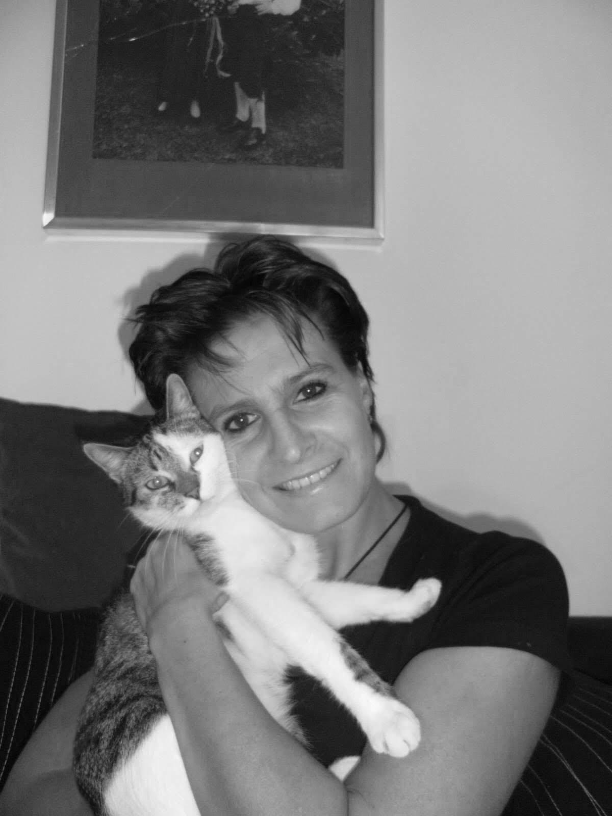 Mag. Birgit Kopschar mit Katze